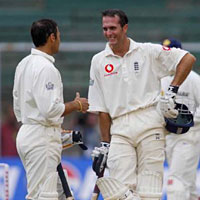 Mark Ramprakash (L) and Michael Vaughan