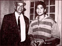 Achrekar with Sachin Tendulkar