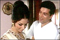 Sharmila Tagore and Dharmendra in Satyakam